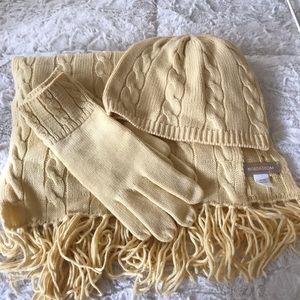 Set knit goves, scarf, beanie cap